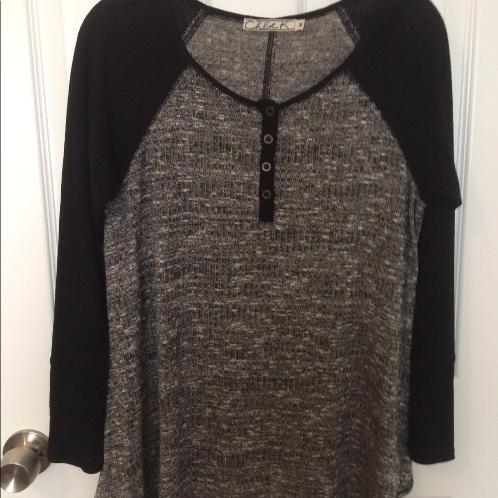 Black and gray Thermal Top